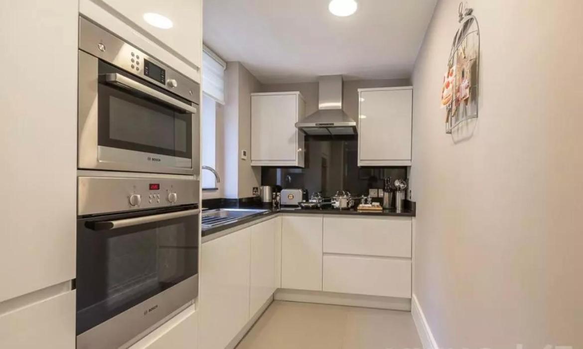 Apartment Mayfair W1 *